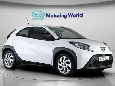 Używany Toyota Aygo X PURE 72 KM (52 kW) 2022 Biały SUV