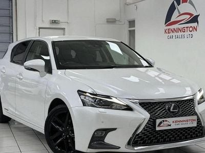 Used Lexus CT200h 136 HP (100 kW) 2017 White Hatchback