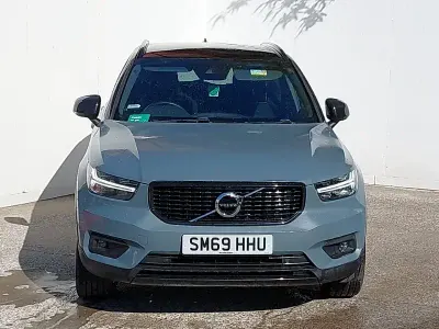 Begagnad Volvo XC40 R-Design 163 HK (119 kW) 2020 Grå SUV