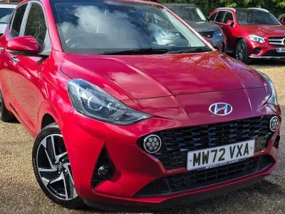 Used Hyundai i10 Premium 67 HP (49 kW) 2023 Red Hatchback