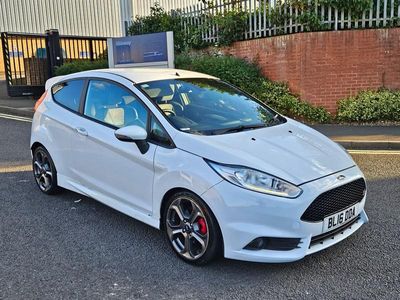 White Used 2016 Ford Fiesta ST Hatchback | £5,895 (Fair price)