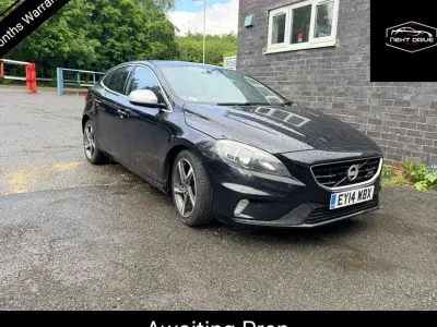 Käytetty Volvo V40 R-Design 115 HP (84 kW) 2014 Musta Viistoperä