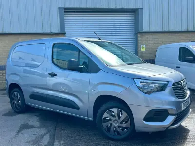 Second-hand Vauxhall Combo Sportive 100 CP (73 kW) 2020 Gri Monovolum