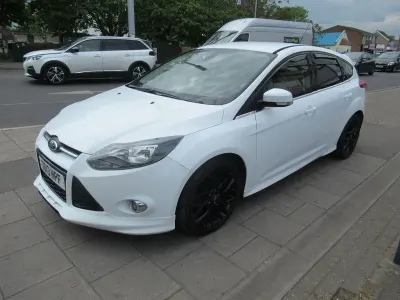 Used Ford Focus Zetec 2013 White Hatchback