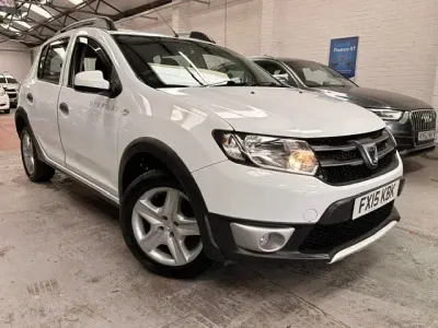 Used Dacia Sandero Lauréate 90 HP (66 kW) 2015 White Hatchback