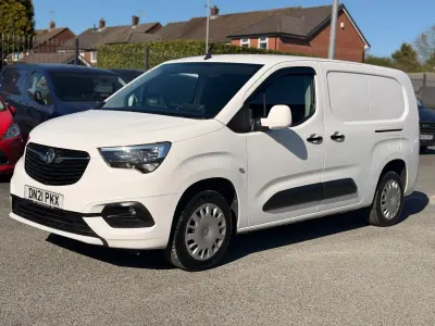 Używany Vauxhall Combo Sportive 100 KM (73 kW) 2021 Biały Minivan