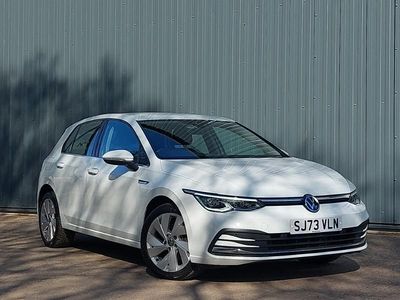 Second-hand VW Golf VIII Style 130 CP (95 kW) 2023 Alb Hatchback