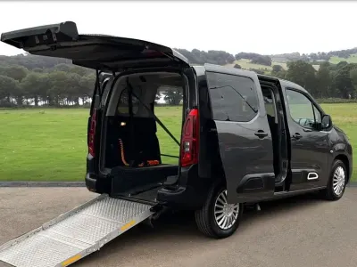 Used Citroën Berlingo Feel 100 HP (73 kW) 2020 Grey MPV