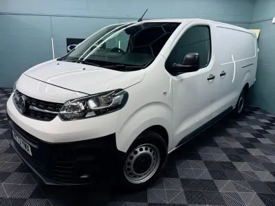 Usado Vauxhall Vivaro S 100 HP (73 kW) 2023 Branco Monovolume