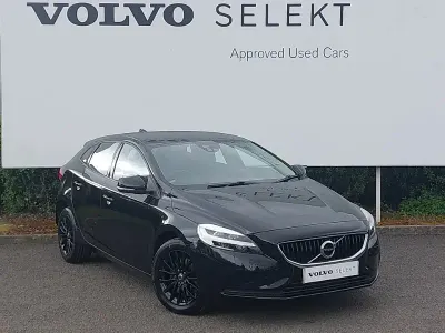 Begagnad Volvo V40 Momentum 122 HK (89 kW) 2018 Svart Halvkombi