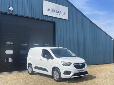Used Vauxhall Combo Sportive 100 HP (73 kW) 2020 White MPV