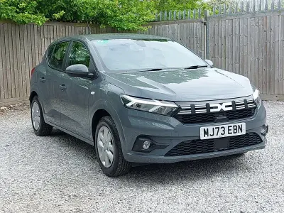 Begagnad Dacia Sandero Expression 100 HK (73 kW) 2023 Grå Halvkombi