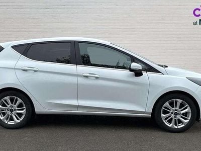 Używany Ford Fiesta Titanium 100 KM (73 kW) 2023 Biały Hatchback