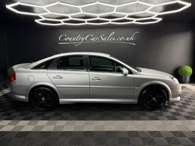Używany Vauxhall Vectra SRi 138 KM (101 kW) 2007 Srebrny Hatchback