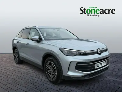 Begagnad VW Tiguan Match 2024 Silver SUV