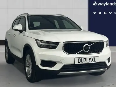 Used Volvo XC40 Momentum 161 HP (118 kW) 2021 White SUV