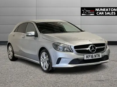 Usado Mercedes A200 136 CV (100 kW) 2016 Plateado Utilitario