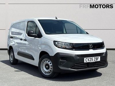 New Vauxhall Combo 100 HP (73 kW) 2025 Kaolin white p0pr MPV