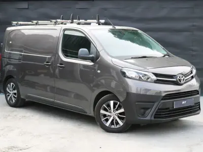 Usado Toyota Proace 120 CV (88 kW) 2019 Gris Monovolumen