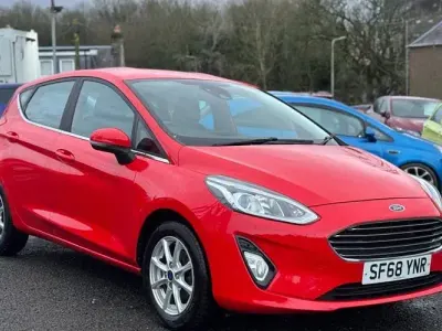 Used Ford Fiesta Zetec 86 HP (63 kW) 2018 Red Hatchback