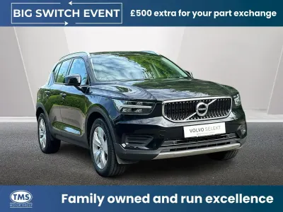 Begagnad Volvo XC40 Momentum 163 HK (119 kW) 2022 Svart SUV