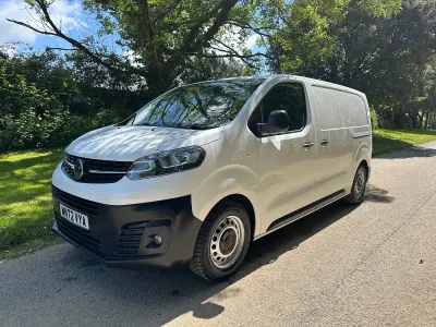 Used Vauxhall Vivaro 120 HP (88 kW) 2022 White MPV