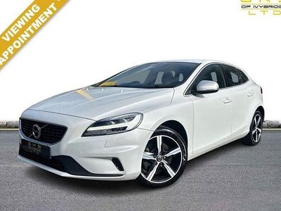 Begagnad Volvo V40 R-Design 152 HK (111 kW) 2018 Vit Halvkombi