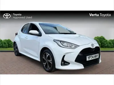 Used Toyota Yaris Design 113 HP (83 kW) 2024 White Hatchback