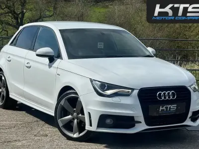 Używany Audi A1 Sportback Black Edition 143 KM (105 kW) 2015 Biały Hatchback