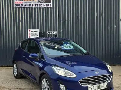 Used Ford Fiesta Zetec 70 HP (51 kW) 2017 Blue Hatchback