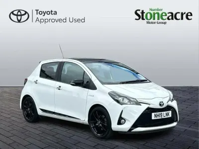 Used Toyota Yaris Hybrid Sport 99 HP (72 kW) 2019 White Hatchback