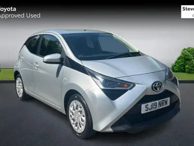 Used Toyota Aygo X-play 72 HP (52 kW) 2019 Silver Hatchback