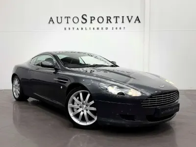Begagnad Aston Martin DB9 450 HK (330 kW) 2004 Grå Sportkupé