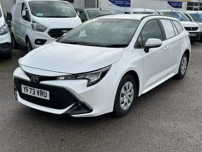 Używany Toyota Corolla 125 KM (91 kW) 2023 Biały Van