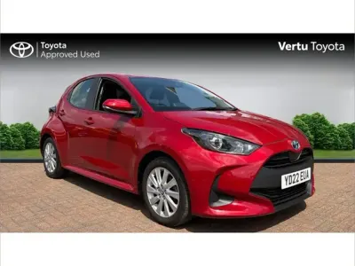 Used Toyota Yaris Hybrid 113 HP (83 kW) 2022 Red Hatchback