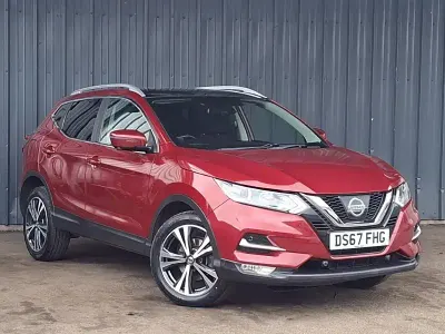 Used Nissan Qashqai N-Connecta 110 HP (80 kW) 2017 Red SUV