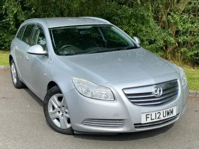 Used Vauxhall Insignia 160 HP (117 kW) 2012 Silver Estate