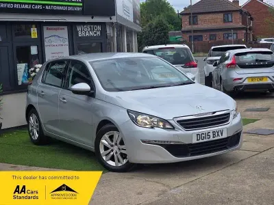 Używany Peugeot 308 Active 120 KM (88 kW) 2015 Srebrny Hatchback