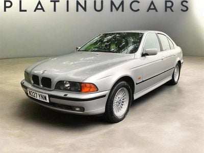 Begagnad BMW 528 2000 Silver Sedan