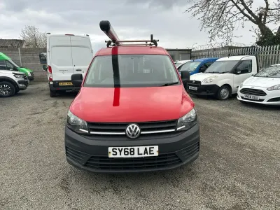 Begagnad VW Caddy Startline 102 HK (75 kW) 2018 Röd Minibuss