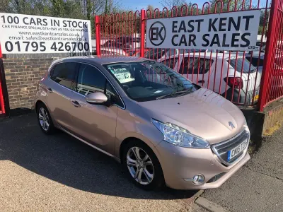 Used Peugeot 208 Allure 92 HP (67 kW) 2015 Pink Hatchback