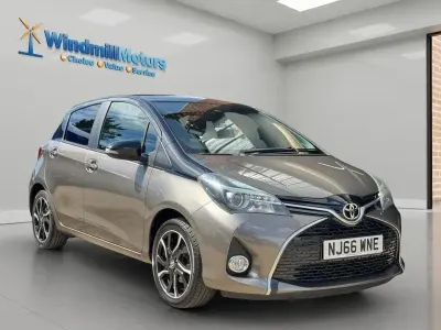 Used Toyota Yaris Design 99 HP (72 kW) 2016 Bronze Hatchback