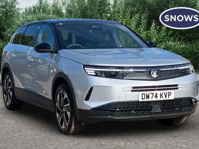 Used Vauxhall Grandland X Ultimate 136 HP (100 kW) 2025 Crystal silver SUV