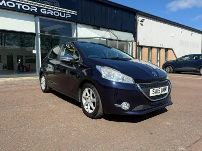 Używany Peugeot 208 Style 82 KM (60 kW) 2015 Niebieski Hatchback