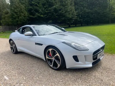 Usado Jaguar F-Type Supercharged 380 HP (279 kW) 2015 Branco Coupé