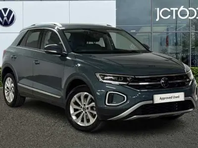 Usado VW T-Roc Style 150 HP (110 kW) 2024 Azul SUV
