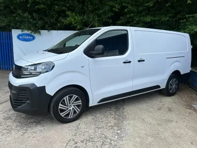 Used Vauxhall Vivaro 150 HP (110 kW) 2024 White MPV