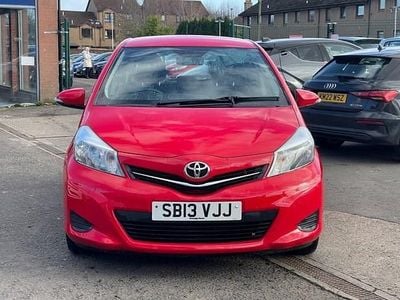 Used Toyota Yaris Multidrive S 101 HP (74 kW) 2013 Red Hatchback