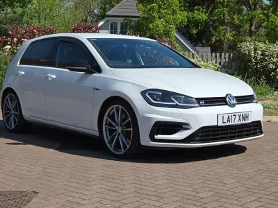 Begagnad VW Golf VII R 310 HK (228 kW) 2017 Vit Halvkombi
