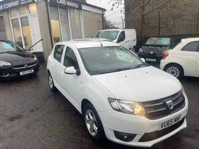Używany Dacia Sandero Lauréate 90 KM (66 kW) 2015 Biały Hatchback
